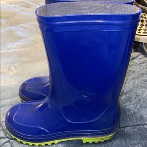 Boys rain boots size 3Y